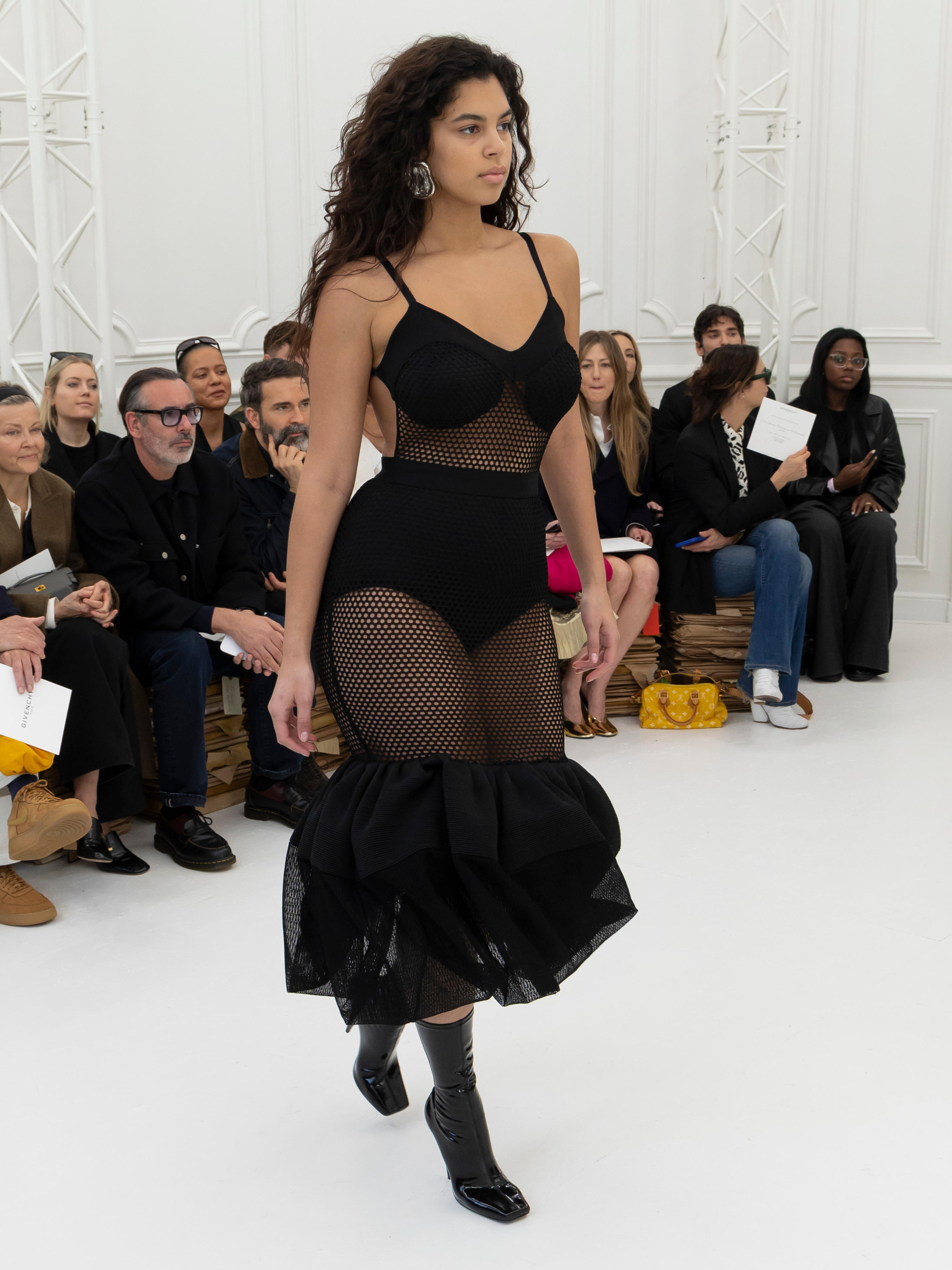 GIVENCHY FW25 WOMENSWEAR COLLECTION