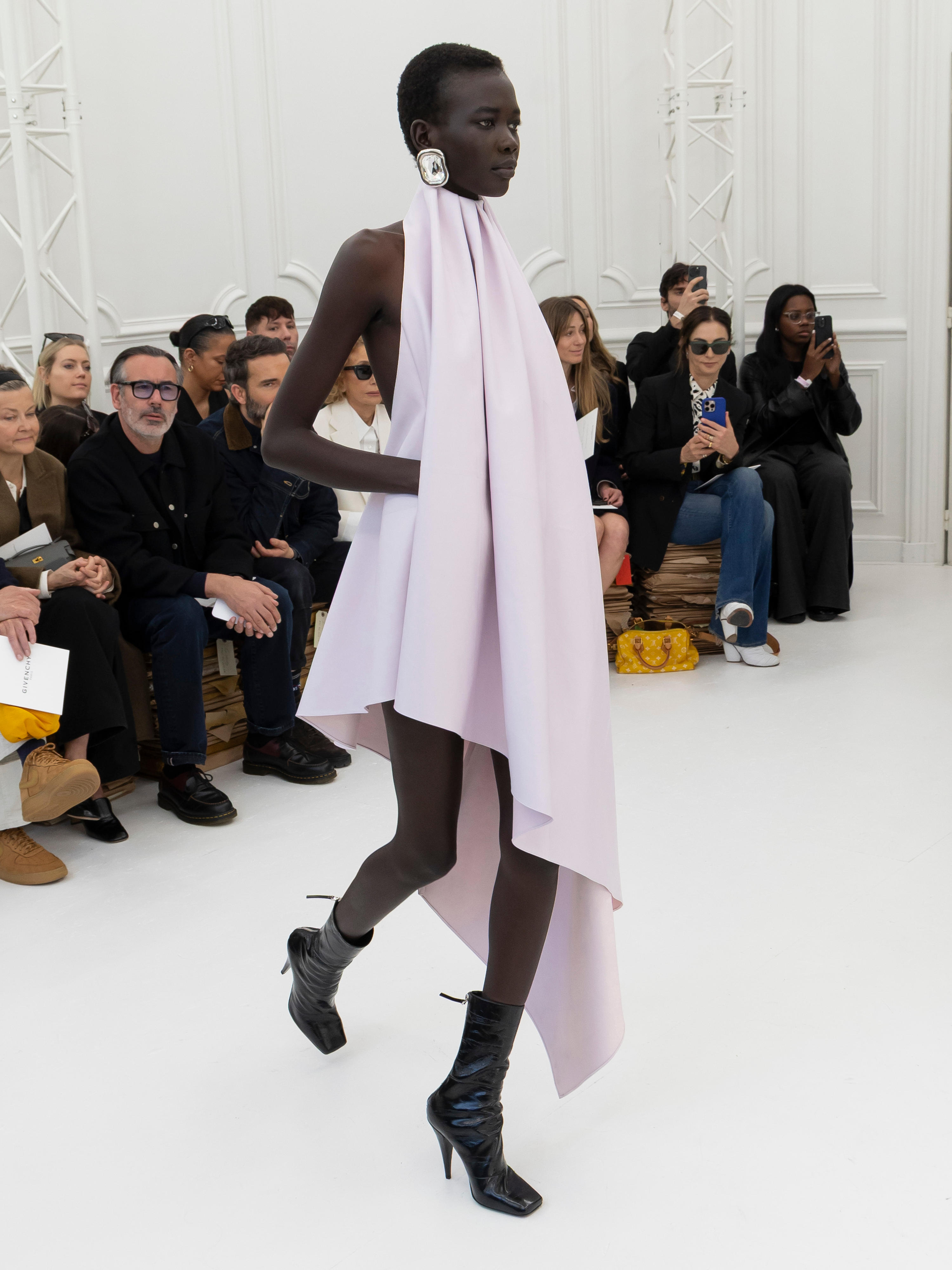 GIVENCHY FW25 WOMENSWEAR COLLECTION