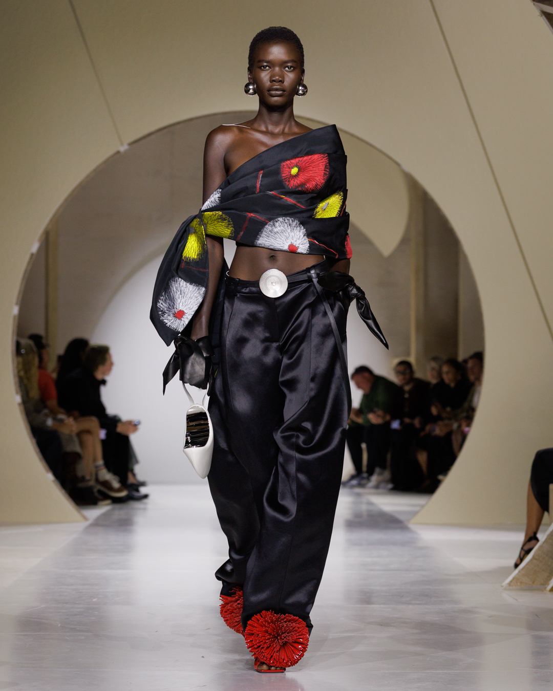 GIVENCHY_SS27_WOMEN_SHOW_LOOK_25